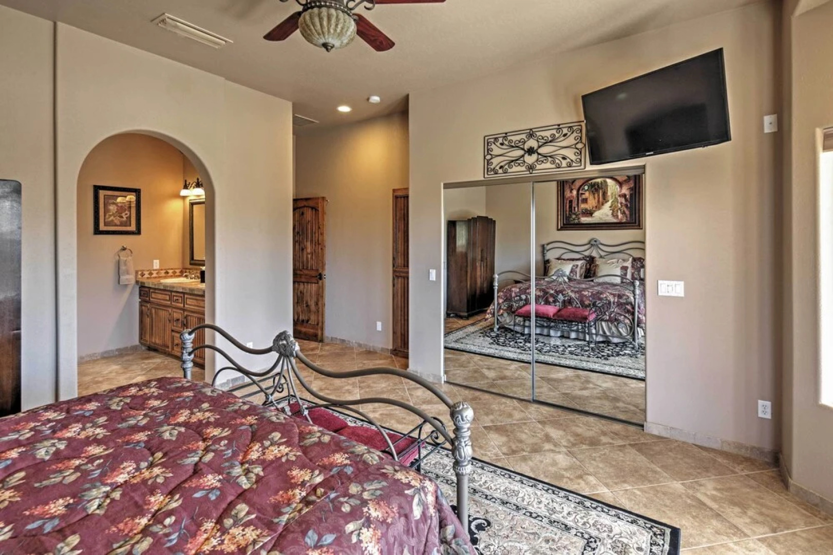 < 2 Mi to Lake Havasu: Spacious Home w/ Patio!