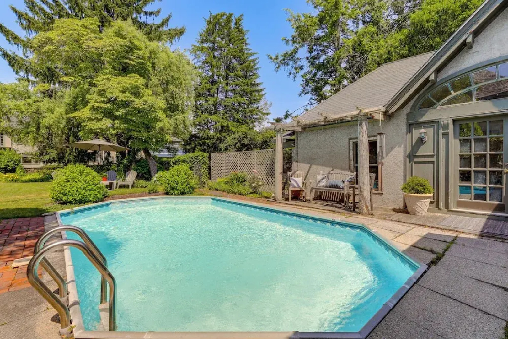 Beautiful & Historic Cottage, Steps to Elm Park