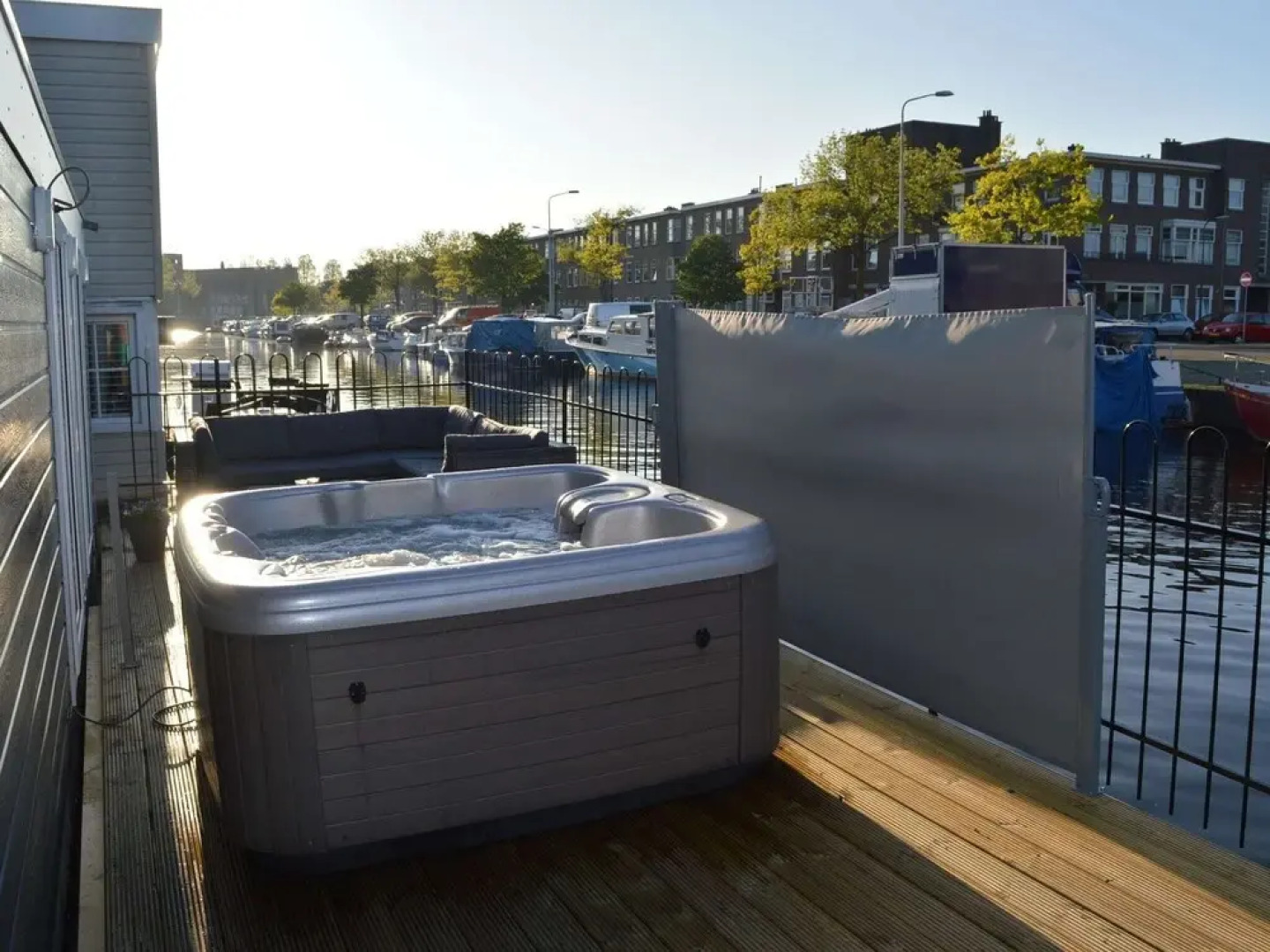 Beautiful Houseboat With Terrace, Jacuzzi