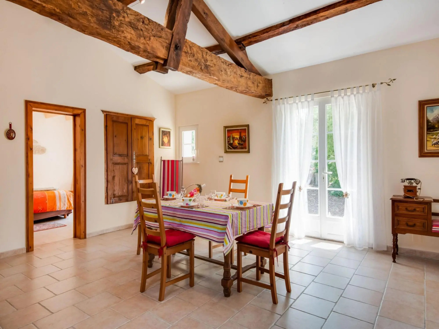 Tranquil Home in Saint-Martin-de-Gurson, 15min from Saint Emilion's vineyard
