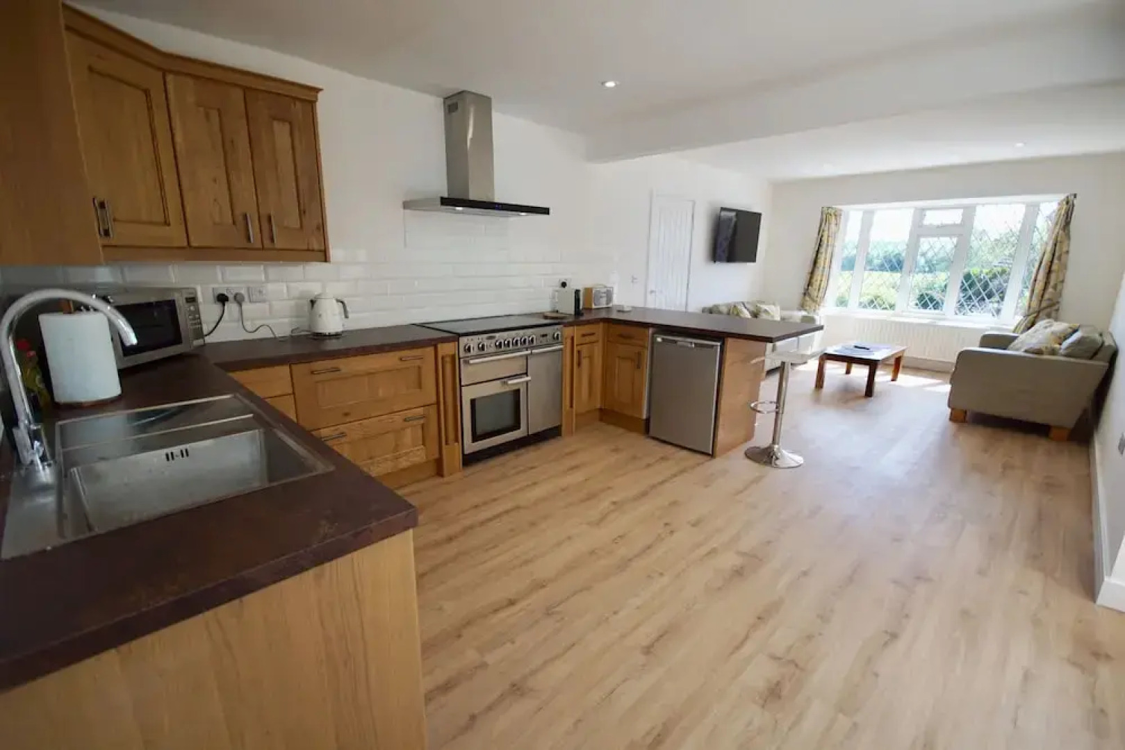 Vale View - Sleeps 6 - Pets Ok - Garden - Parking