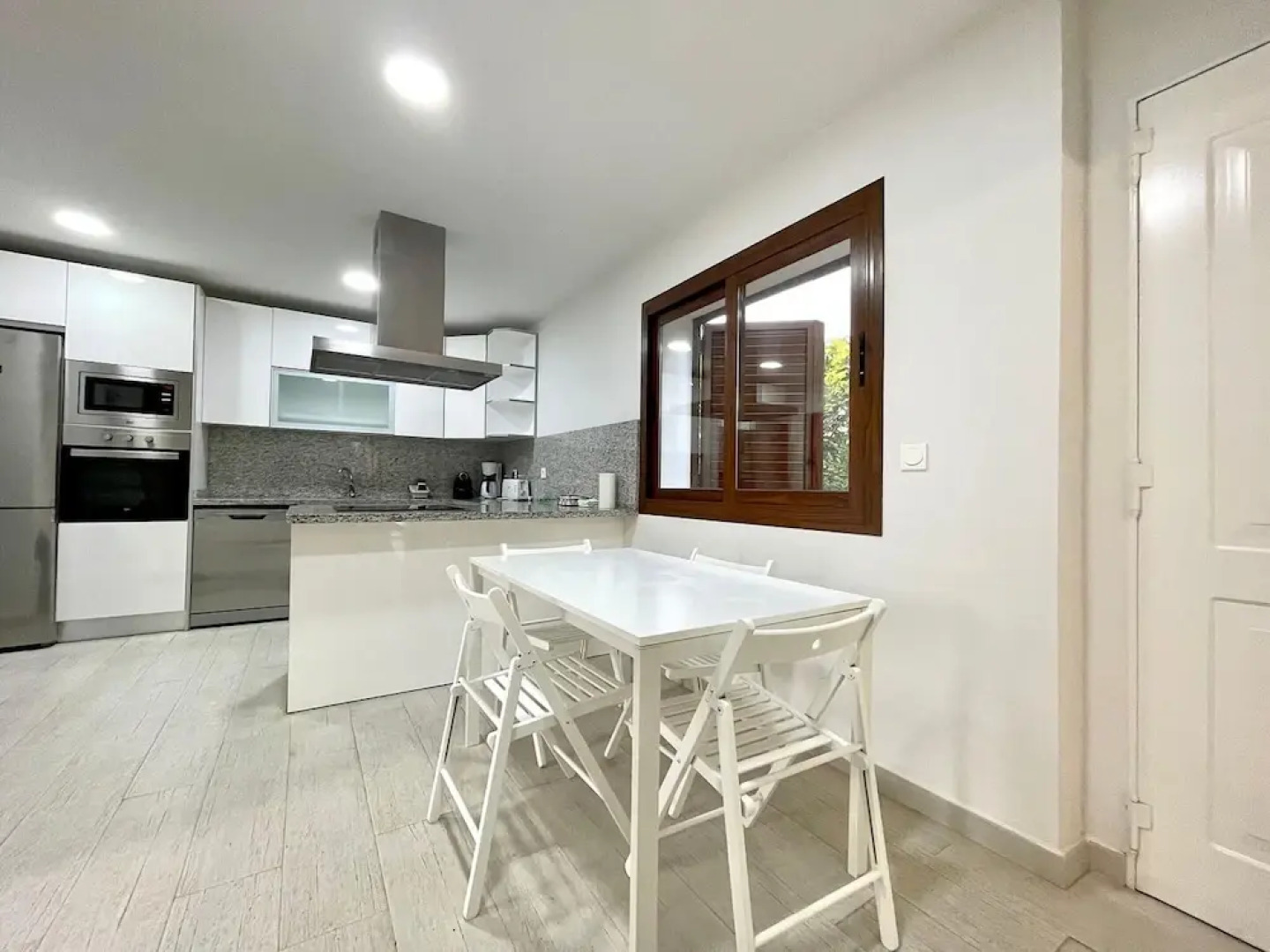 Sunlit Villa Near Golf