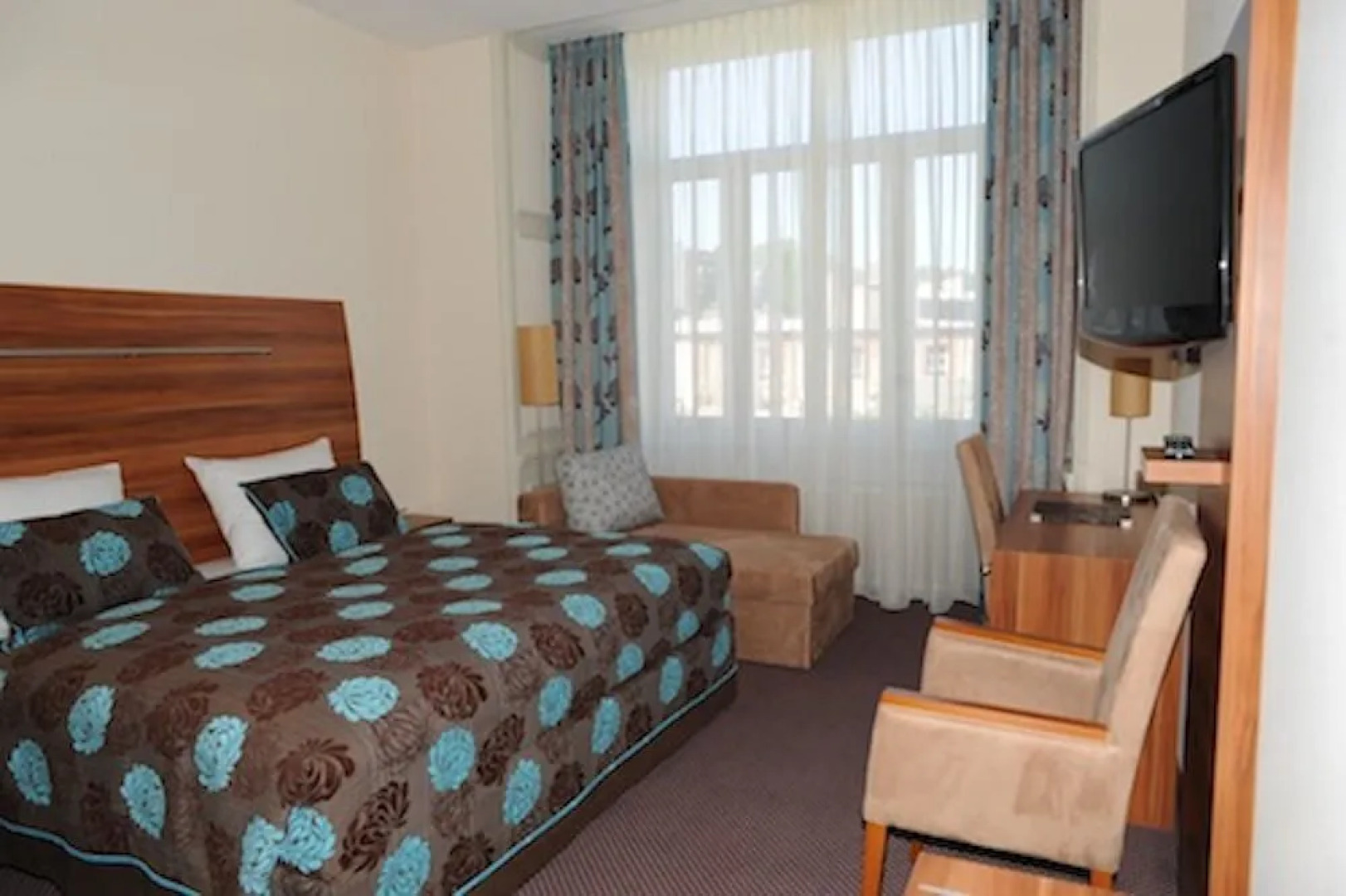 Albert Premier Hotel