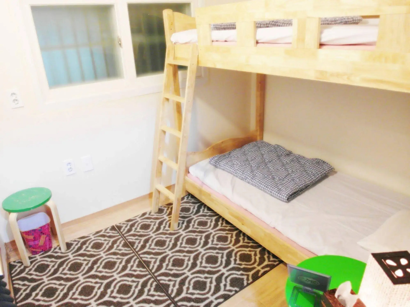 Crossroad Backpackers