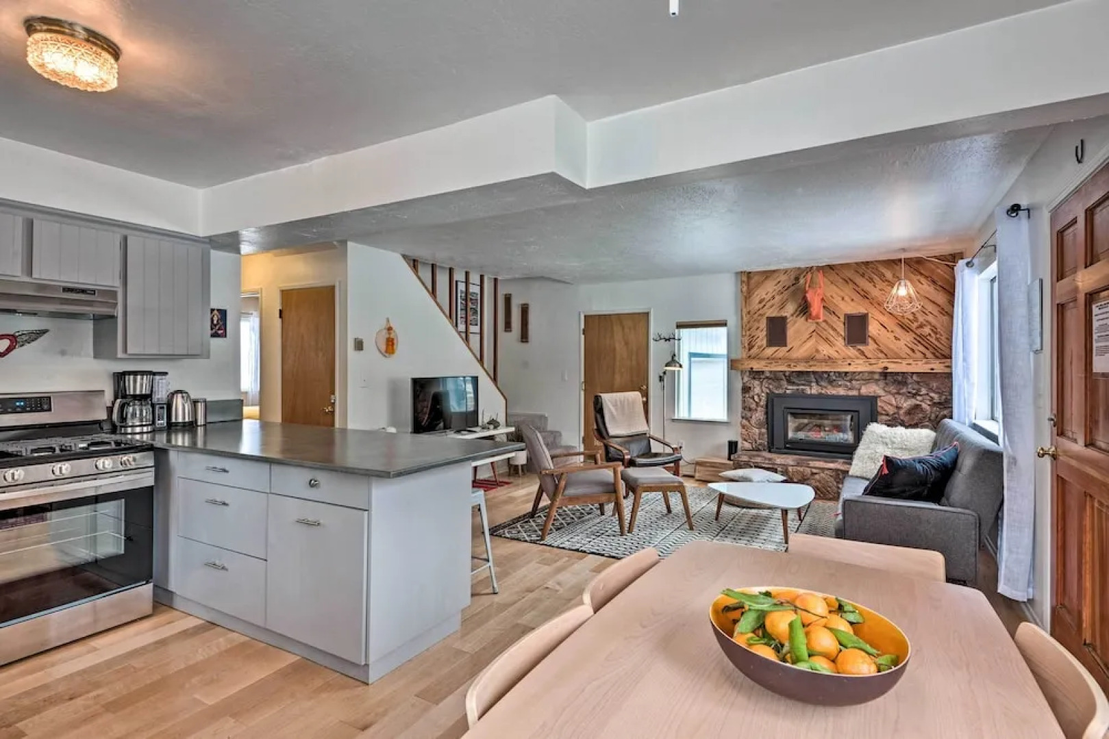 Peaceful & Upscale Ski Cabin: 11 Mi to Heavenly!