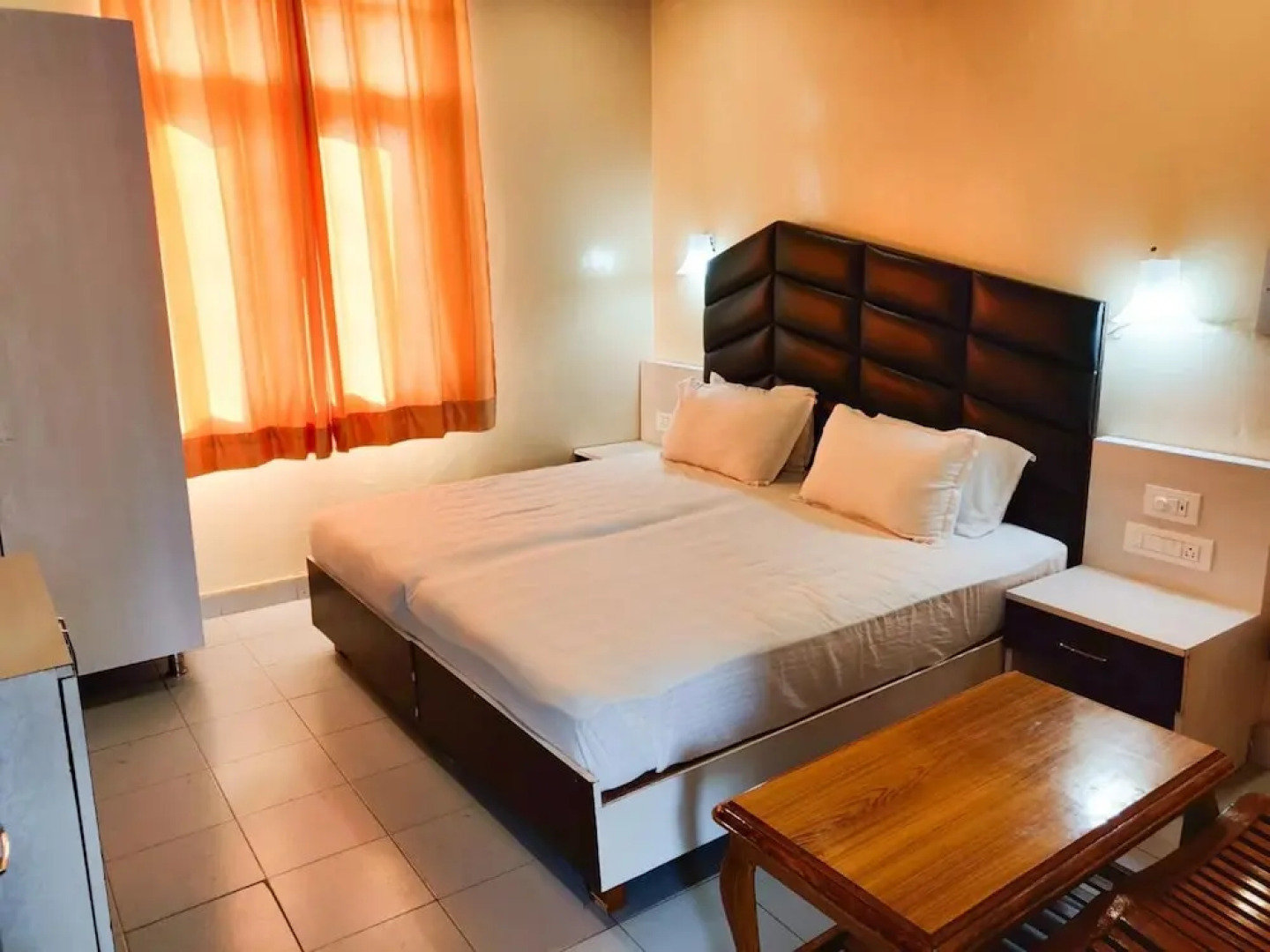 Pops Hotel and Restaurant