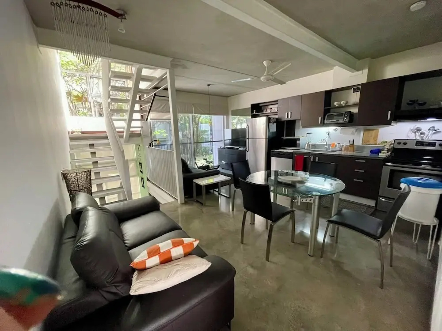 Beautiful Spacious Loft 2 Bedrooms 2 Full Baths 2 car Garage in Downtown