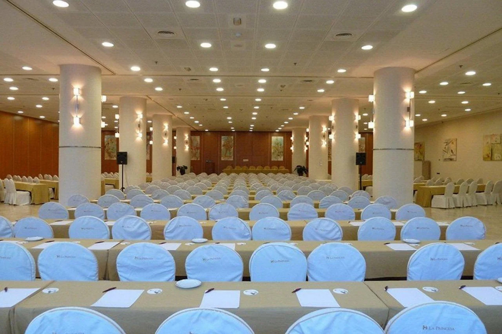 Отель Checkin La Princesa