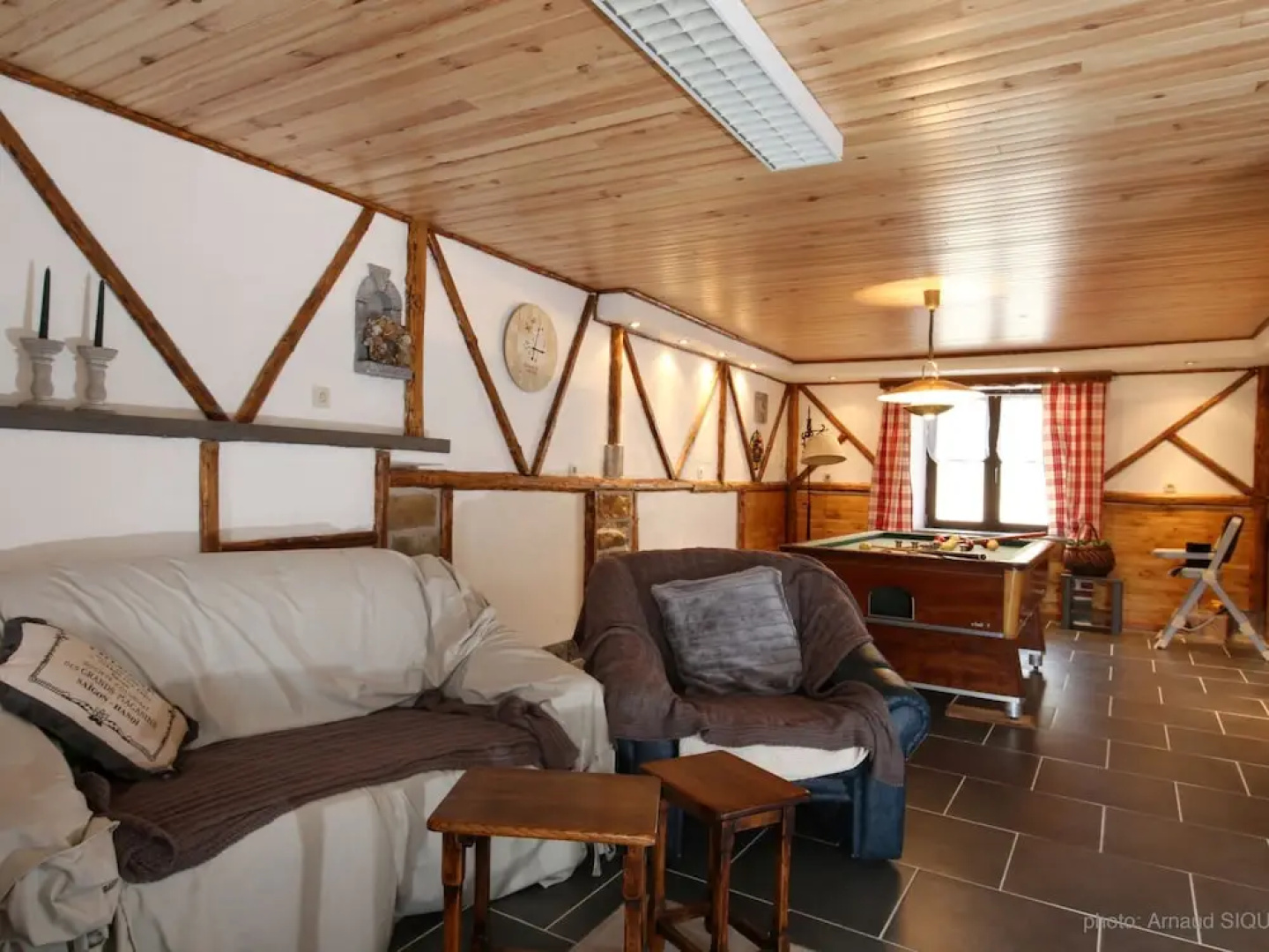 Family House with Large Garden & Games Room near Bambois Lake