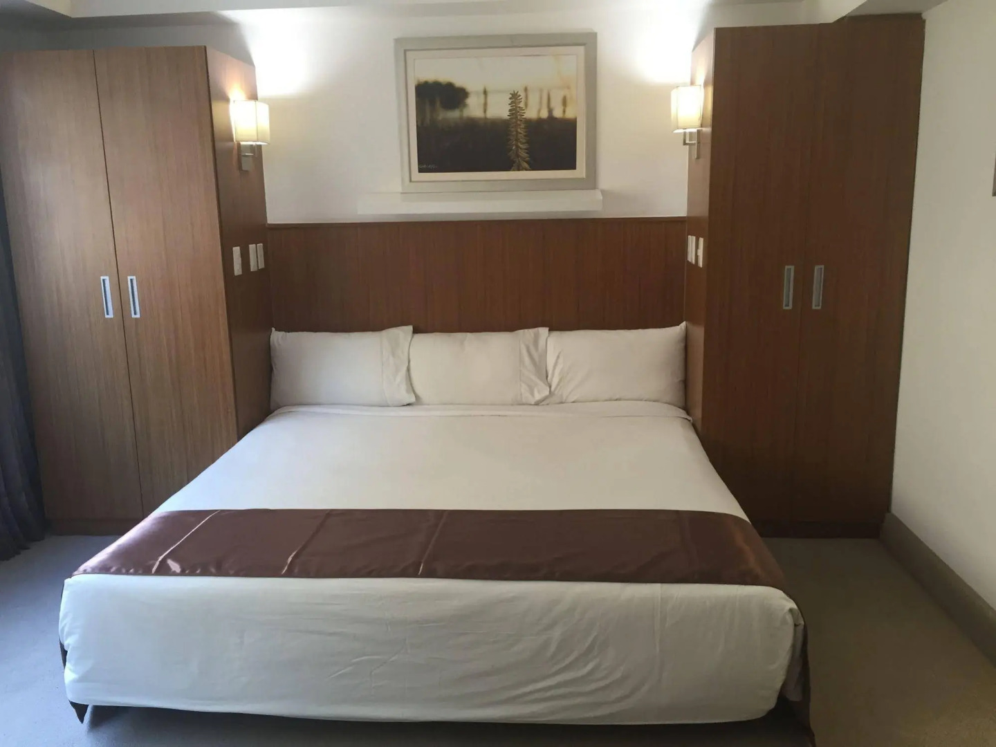 Weston Suites & Hotel