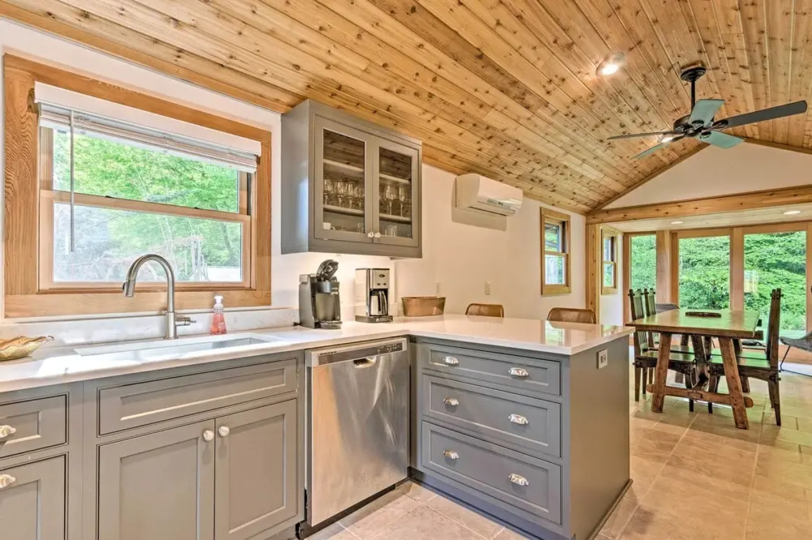 Custom Creekside Cabin in Blue Ridge Mountains