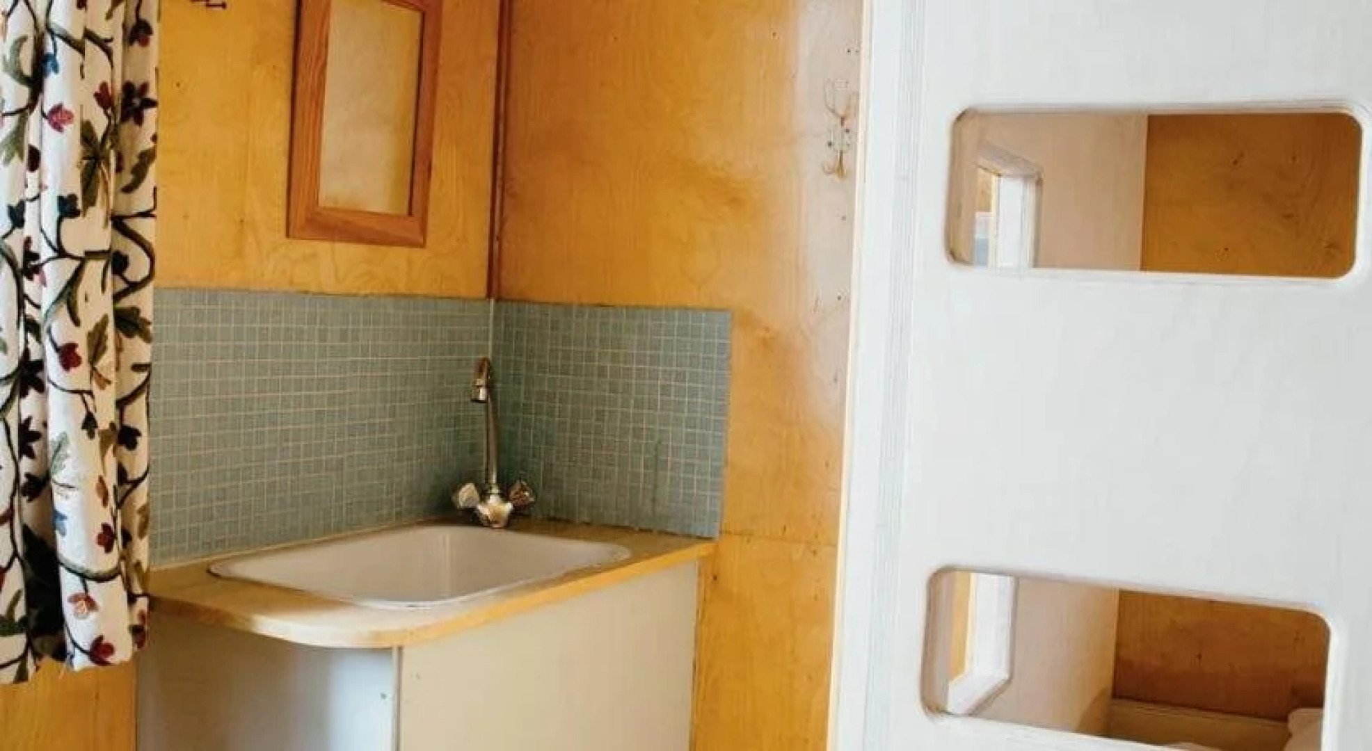 Hafaldan HI Hostel - Harbour building