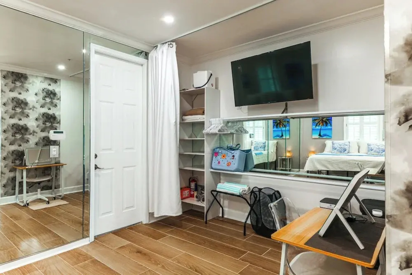 Pet-friendly Studio: 6 Mi to Jupiter Beach Park!