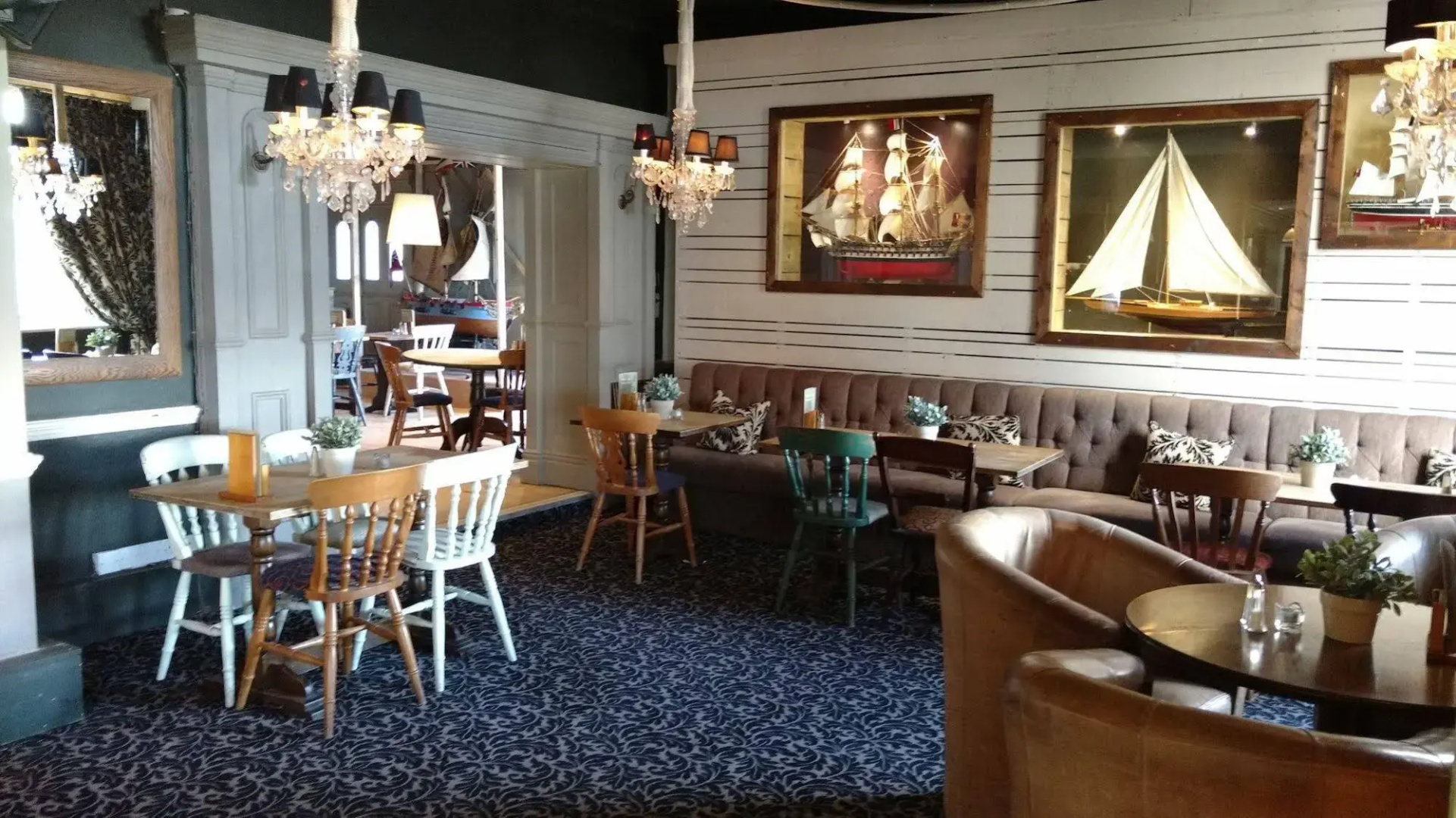 Royal Hotel, Bar & Grill
