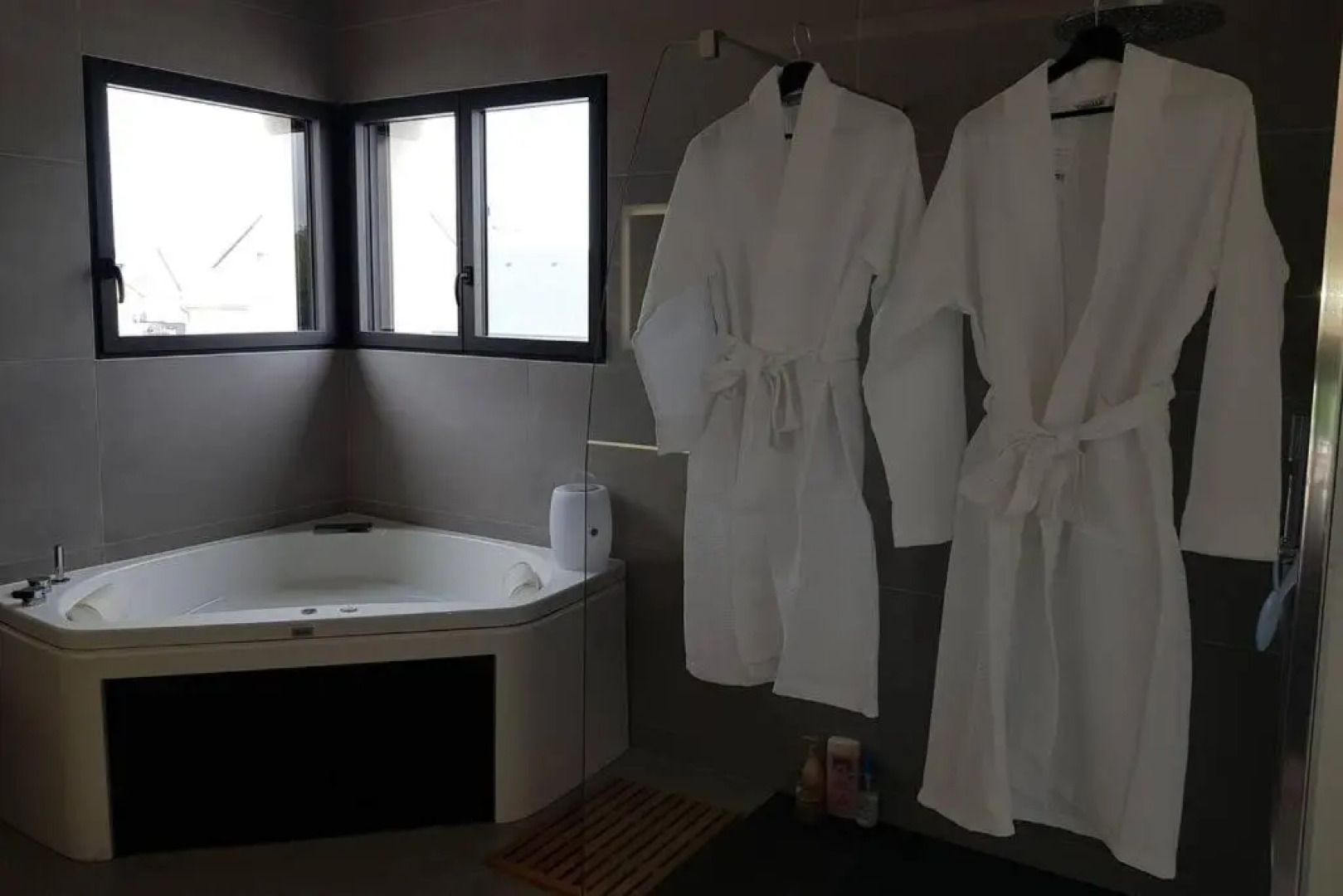 La Villa Thelma 5 étoiles, piscine, sauna et jacuzzi