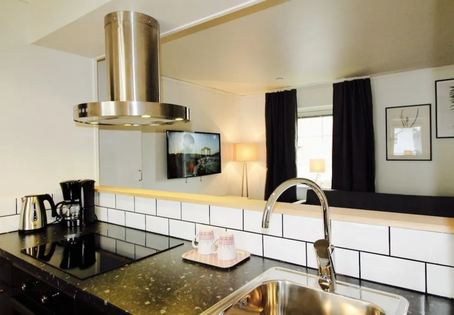 Easy Livin Apartment Hotel by Stubor