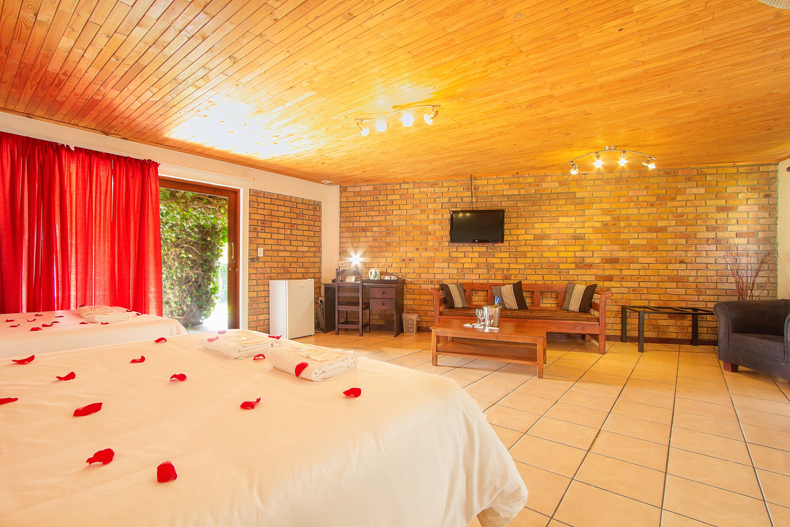 Airport Bird & Game Lodge