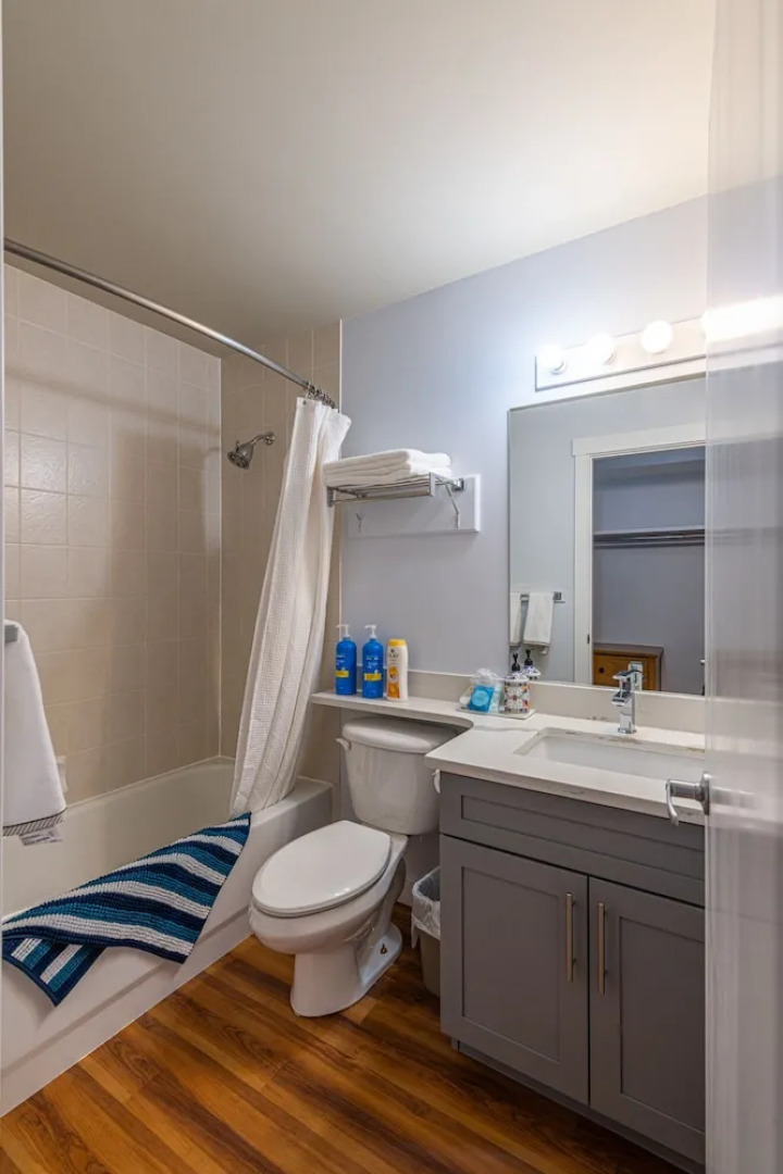 WindTower Resort - 1 BR Suite or 1 Single Room