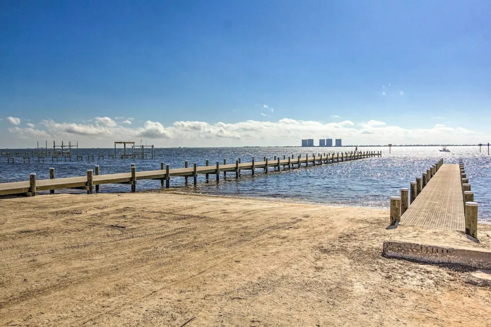Gulf Breeze Getaway - 8 Mi to Pensacola Beach