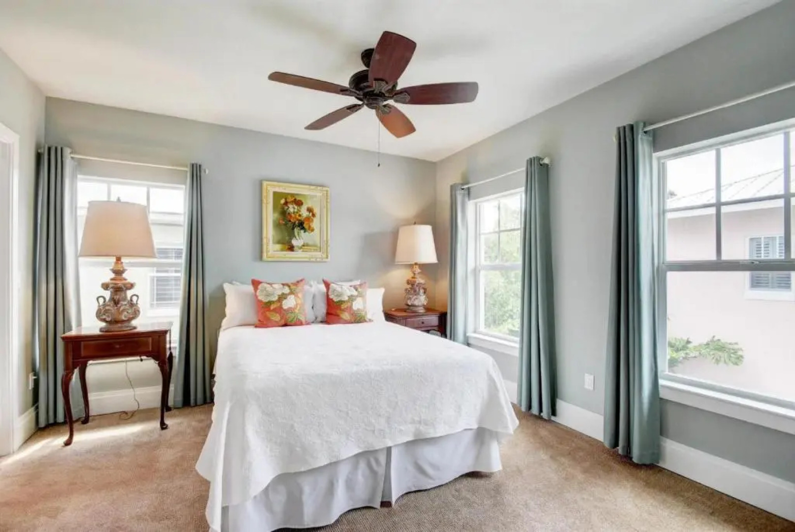 Grey Mist Modern 3bd 2ba on Quiet Street