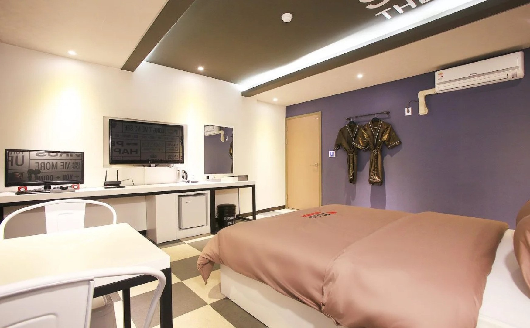 7th Street THE PLAY Hotel