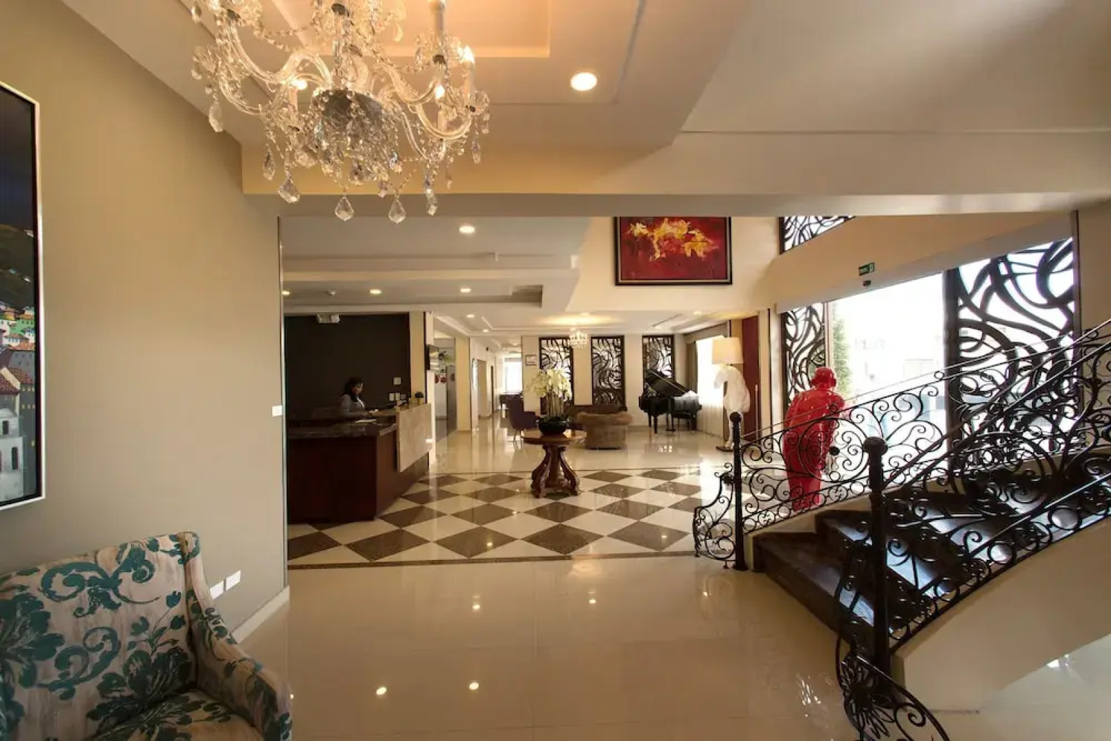 Quindeloma Art Hotel And Gallery