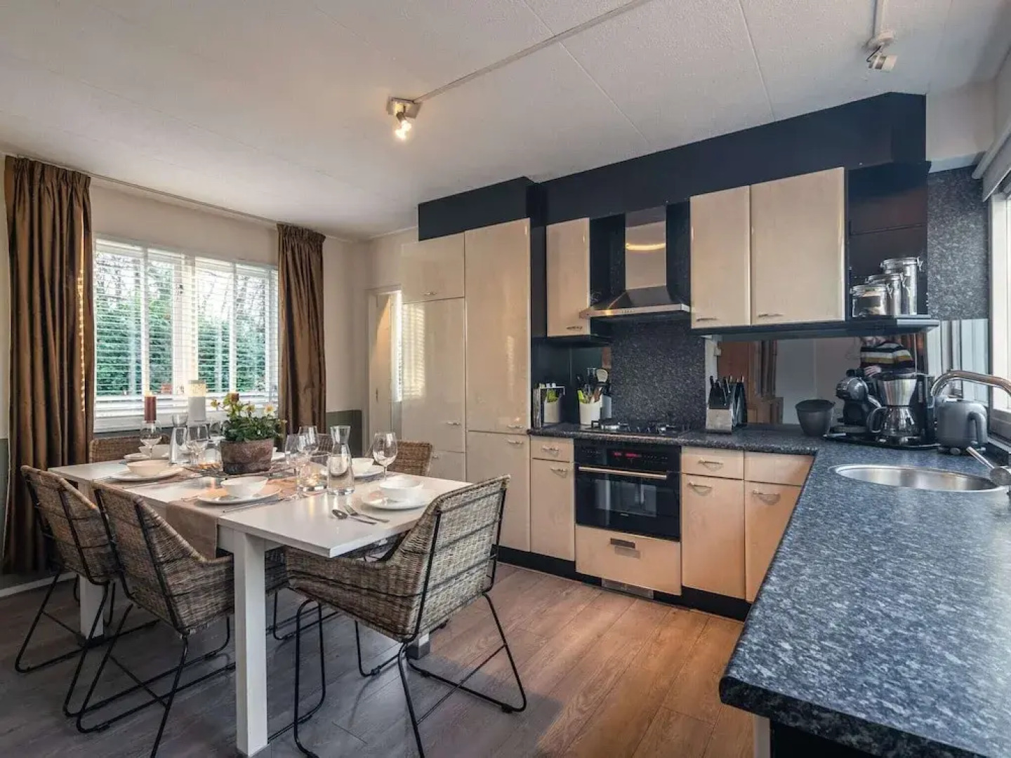 Detached villa with enclosed wooded garden with lawn, jacuzzi and infrared sauna