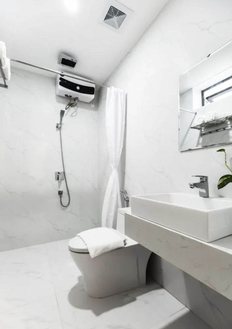 Lyn's Hotel & Apartment