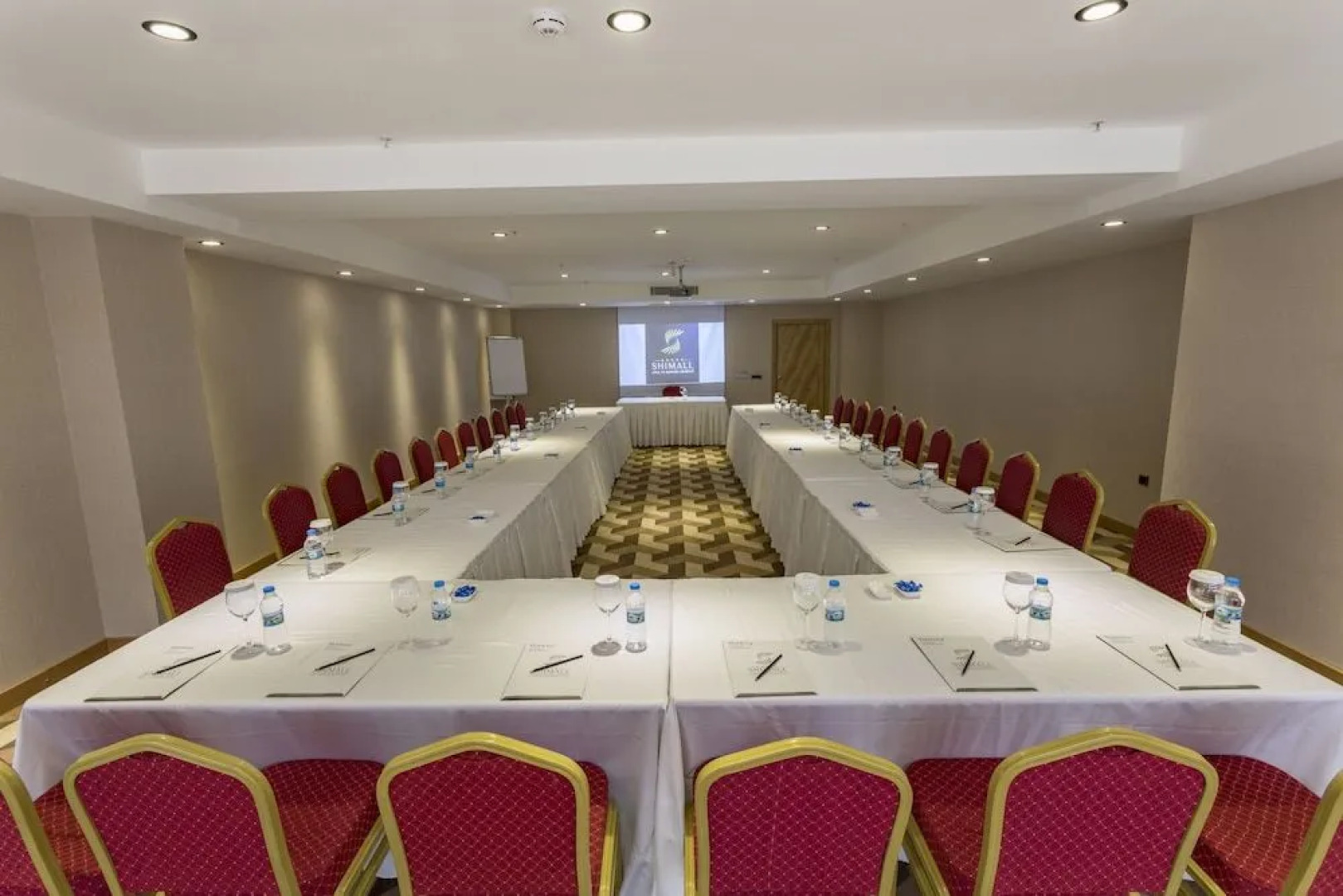 Shimall Deluxe Hotel