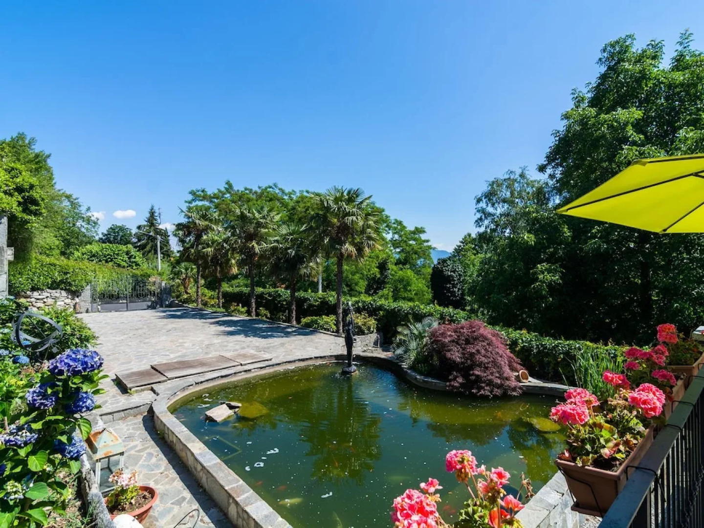 Villa With Private Pool and View of the Lake