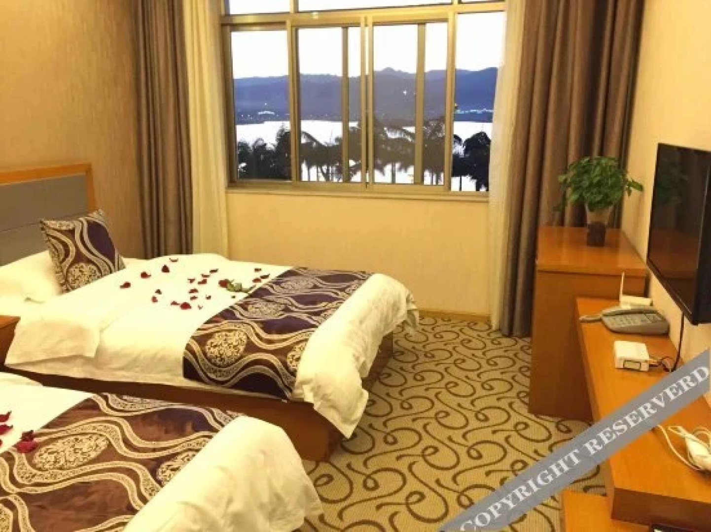 Sunday Holiday Hotel
