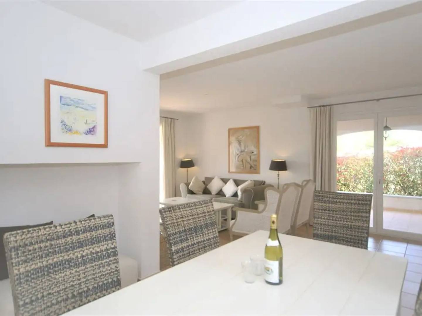 Modern Villa in Saumane-de-Vaucluse with Swimming Pool