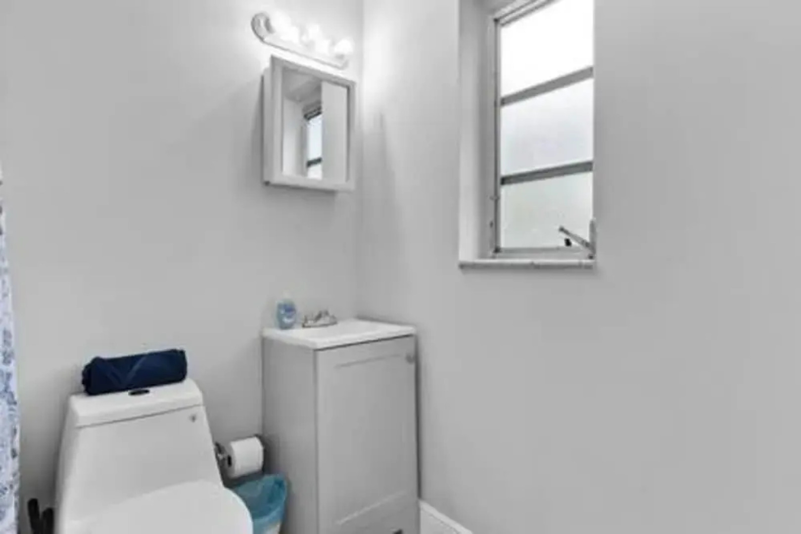 427 NE 107th Studio 6BR 3BA 7 Beds Pool Parking 2 Kitchen