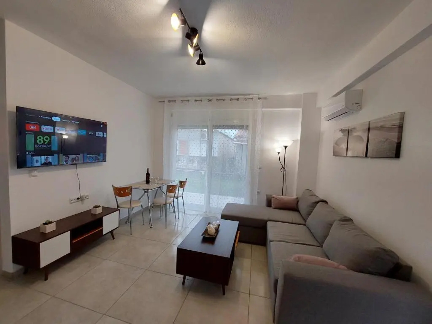 Ofrynio Luxury Apartment & Pool