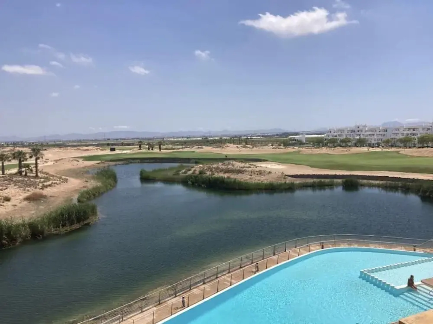 Stylish 2-bed Apartment Overlooking the Fairways