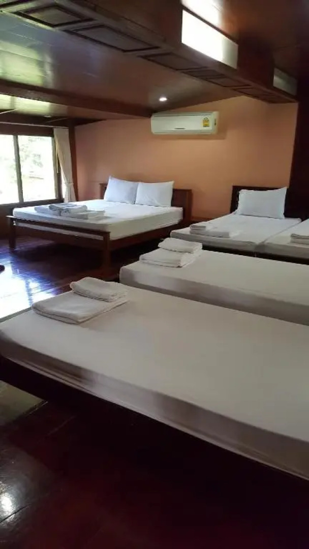 Ruean Mai Chai Khlong