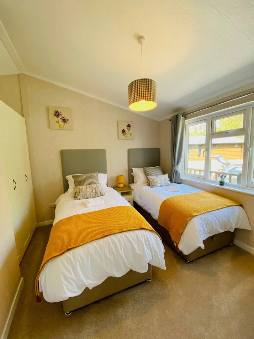 Hollicarrs - Wildflower Lodge