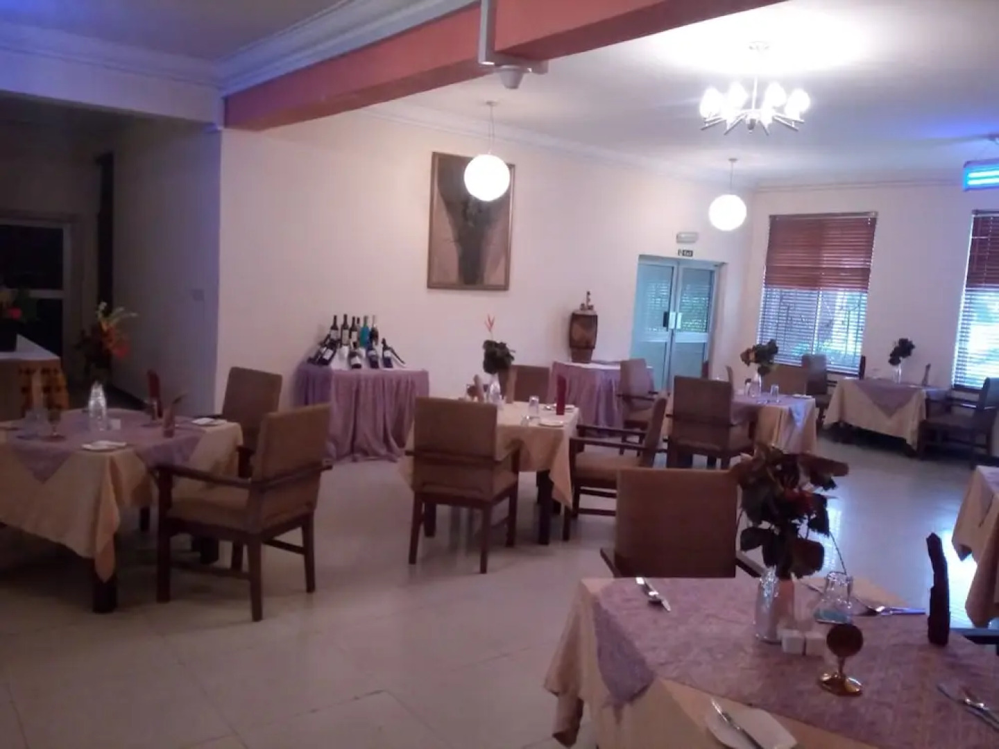 Axari Hotel & Suites