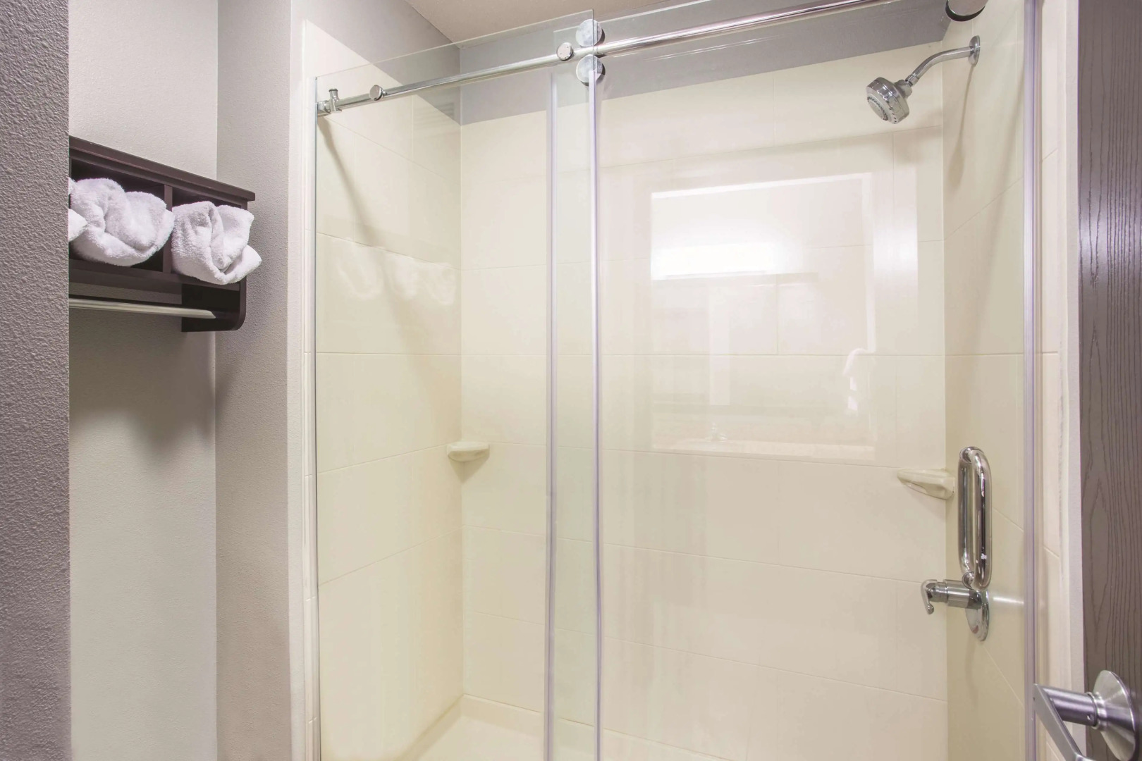 La Quinta Inn & Suites by Wyndham O'Fallon, IL - St. Louis