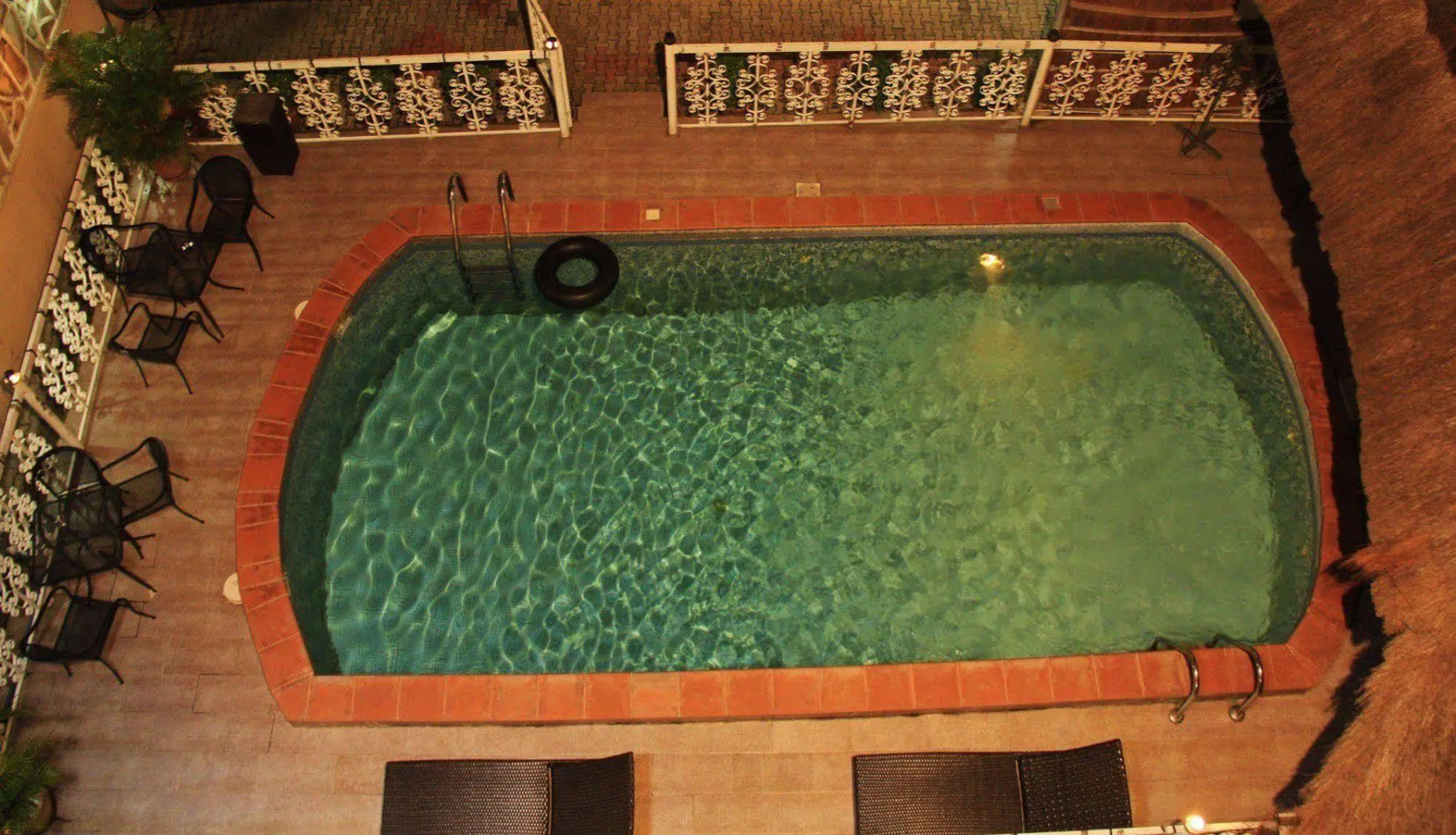 De-vine Plus Hotel and Suites