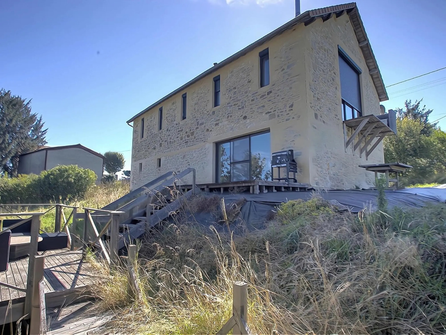 Inviting holiday home in Gourdon with terrace