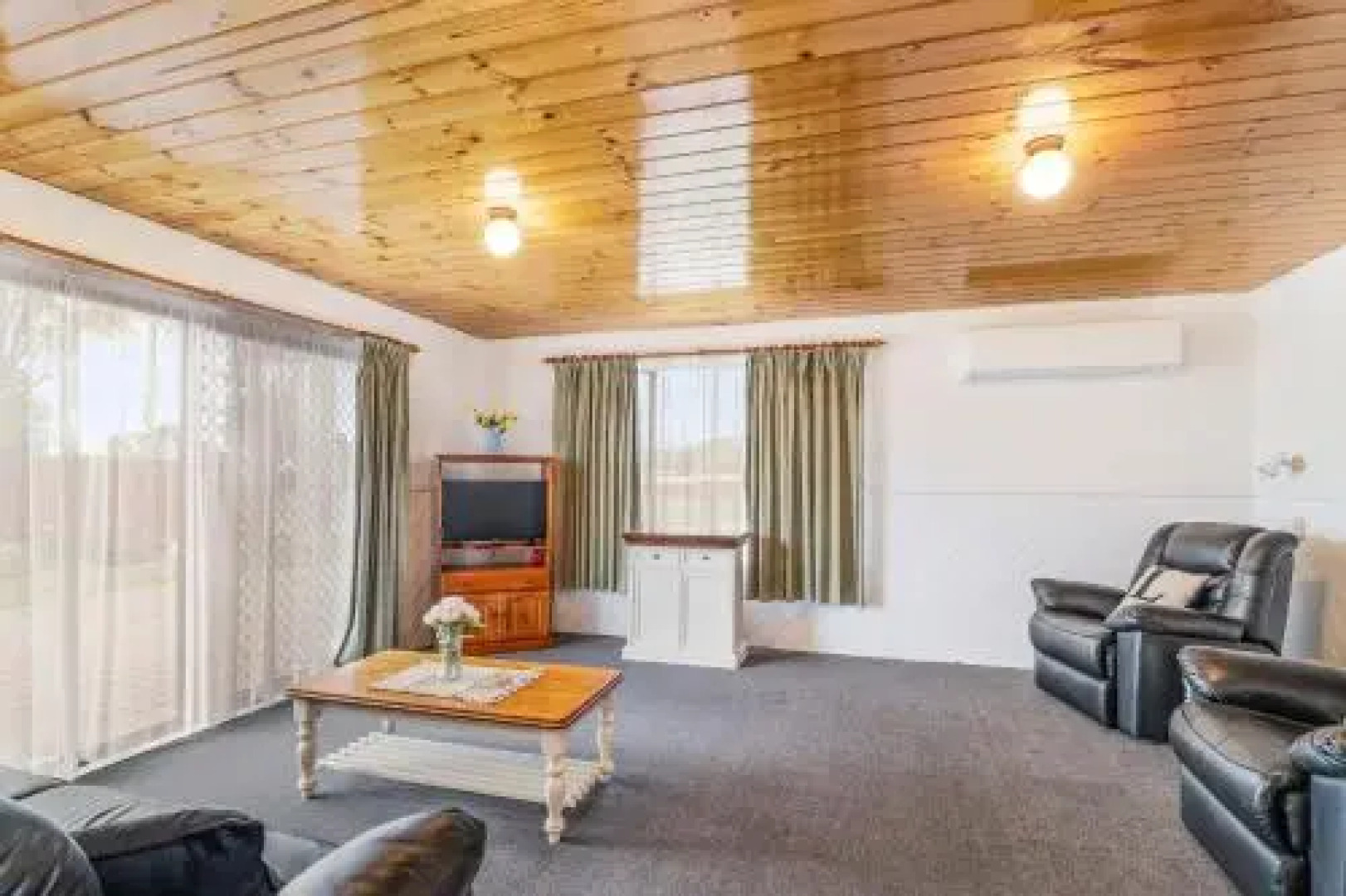 Kellraine Beach Cottages