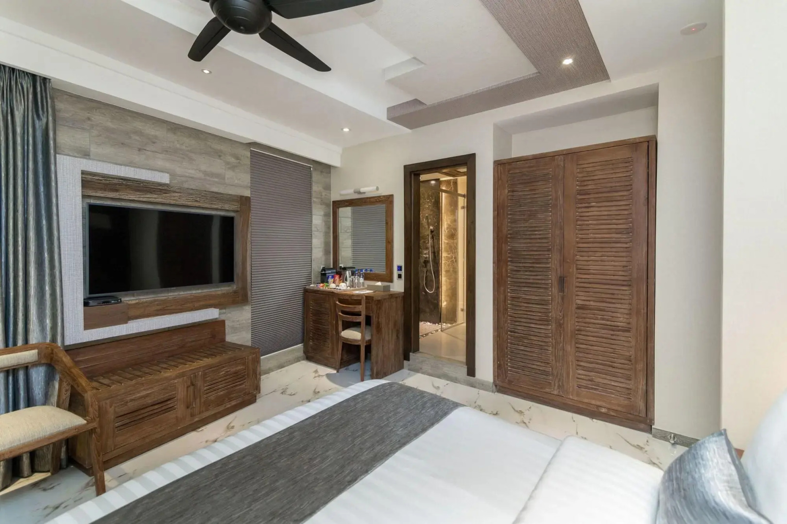 Отель Samann Grand