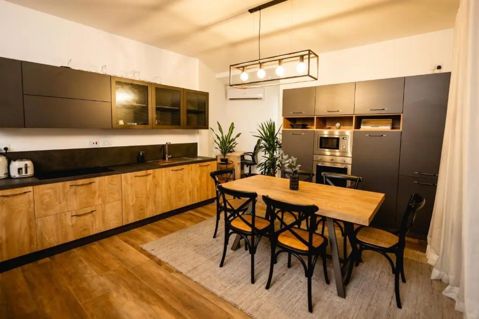 Luxurious Penthouse with Private POOL, WIFI & AC by 360 Estates