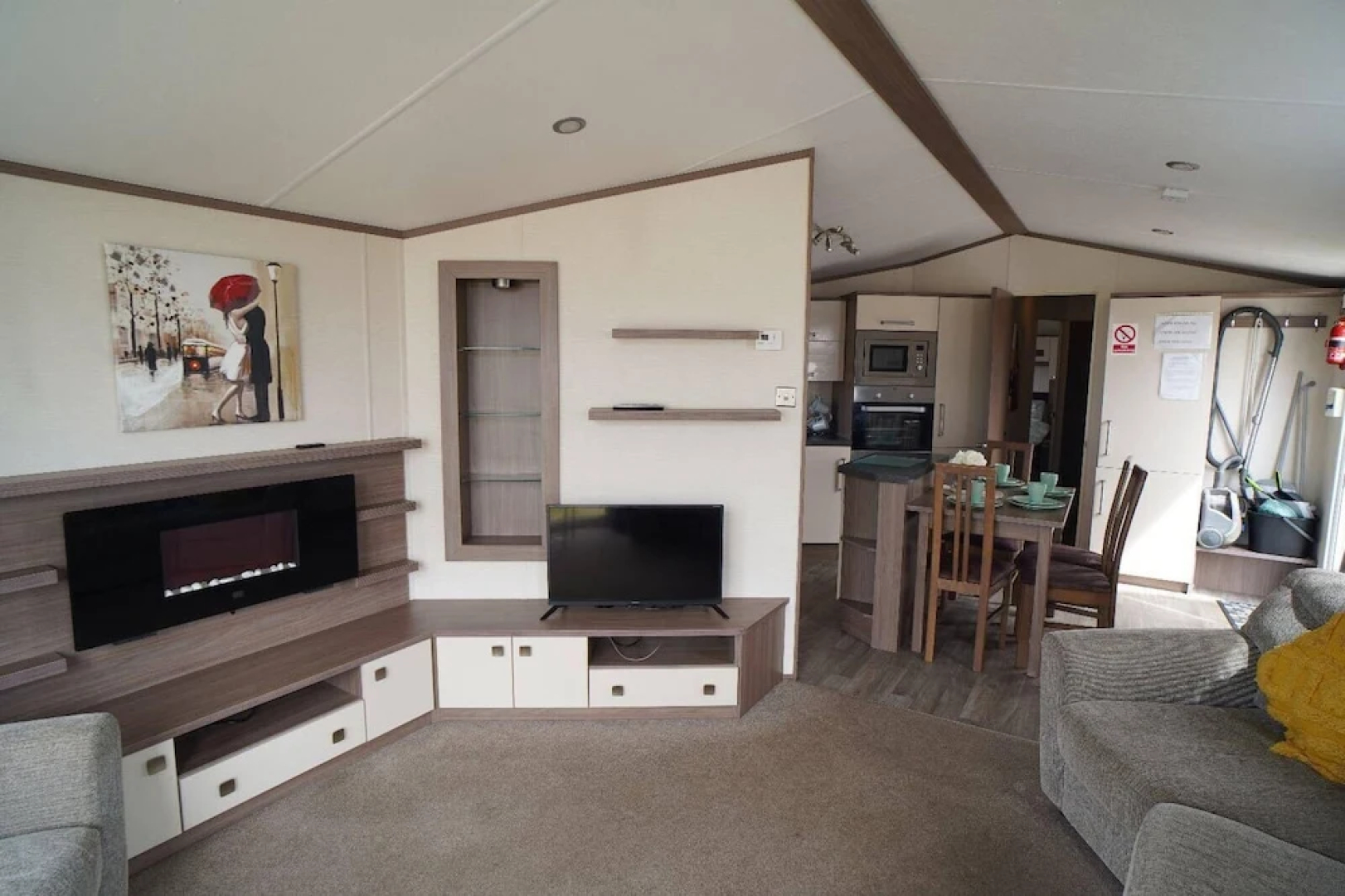 Pets Stay Free 8 Berth lux van Heacham Beach