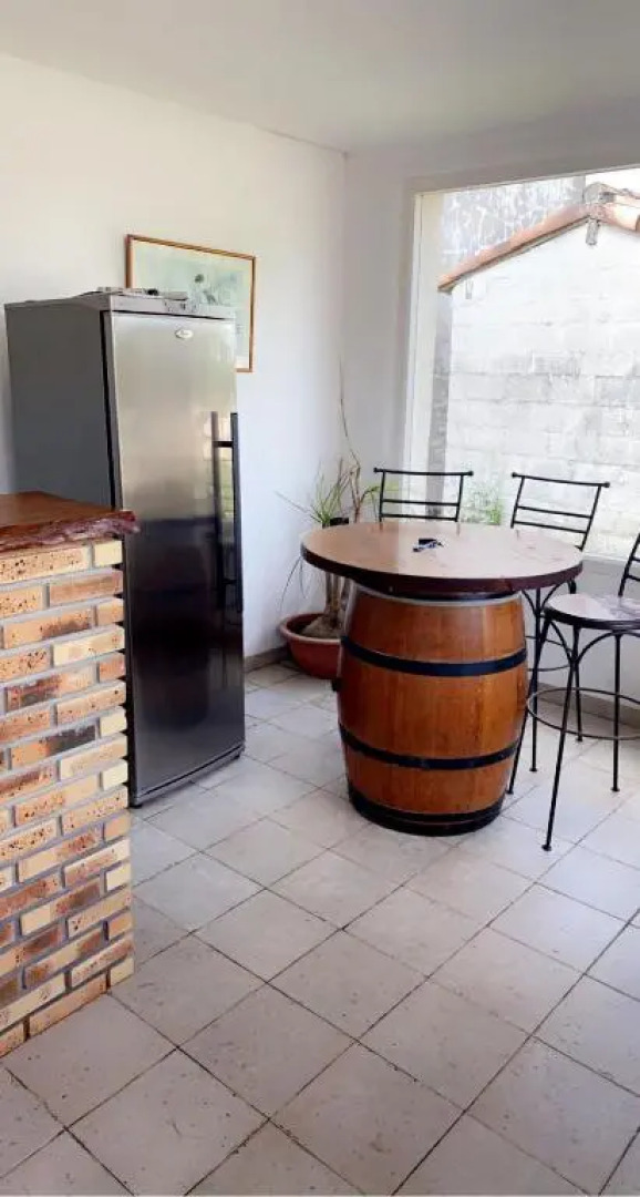 Petite annexe avec piscine commune