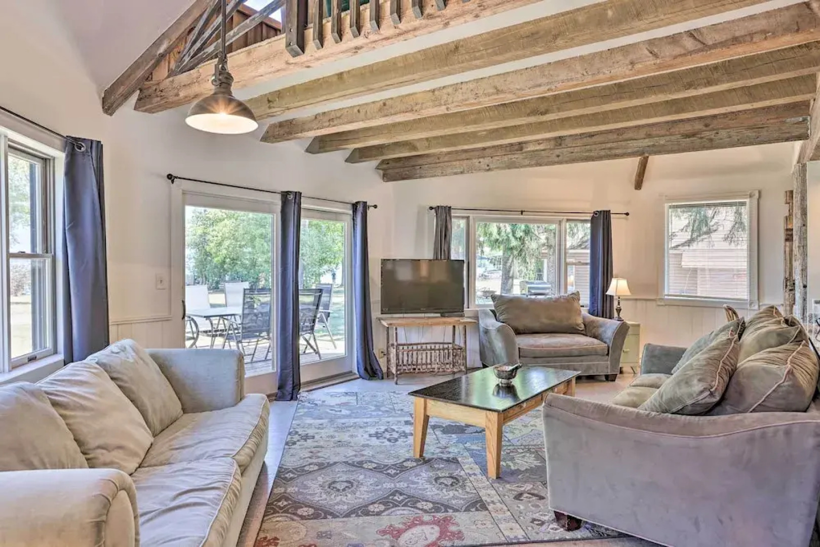 Lakefront 'manitou Cottage' < 1 Mi to Downtown!