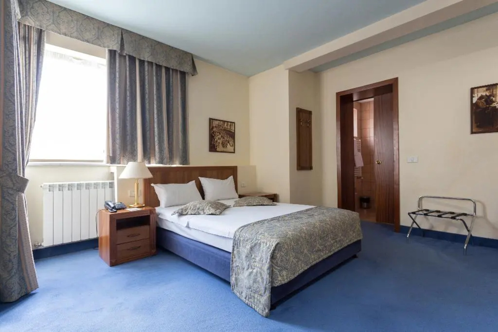 Zeus Essence Bucharest Opera