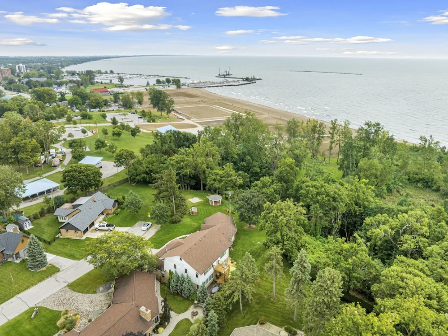 Seacliff Beach Suites - Coastal room, awesome strolling, all amenities, right in town