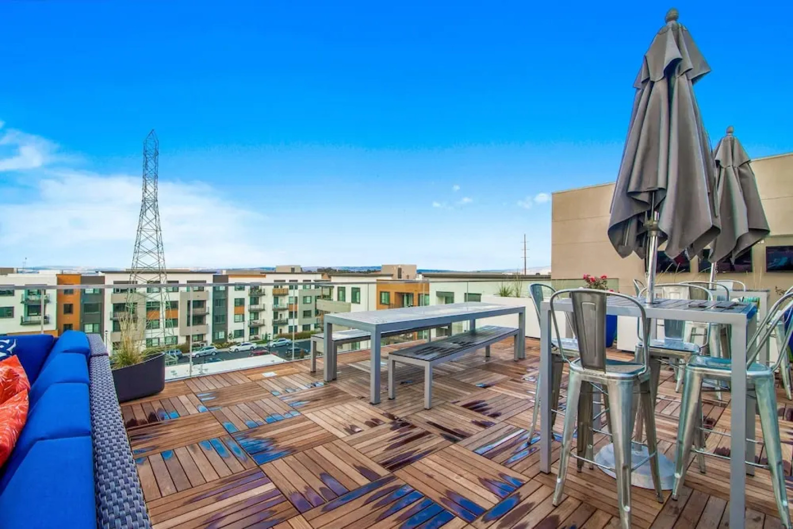 Global Luxury Suites in Menlo Park